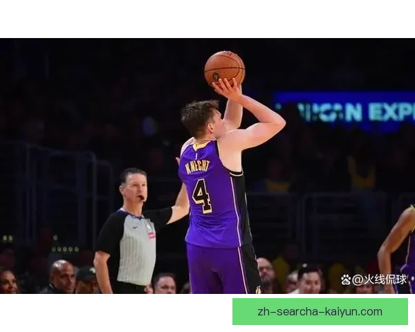 篮网迎战湖人，焦点对决展现东西部豪强激烈碰撞