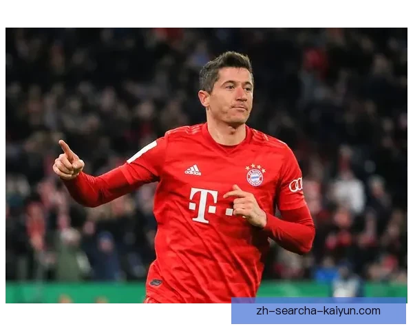 莱万荣膺最佳前锋奖回顾其辉煌职业生涯与贡献